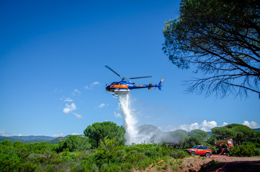 Travail aerien - Lutte contre les feux de forêt - Mont Blanc Hélicoptères Grenoble